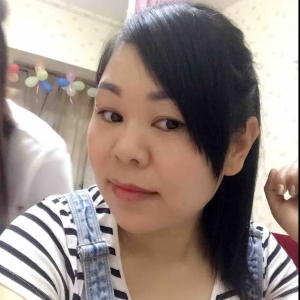 淡灰的听蓉