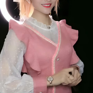 王娜摸