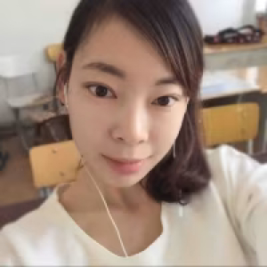 伊念