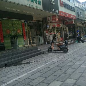 阿亮发型工作室