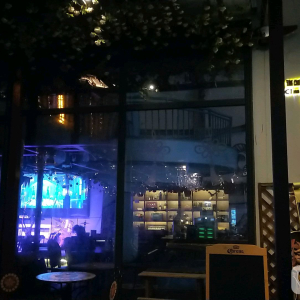 半岛铁盒音乐餐吧