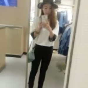 金闪闪小丫头