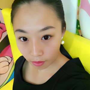 亮光中的倩丽