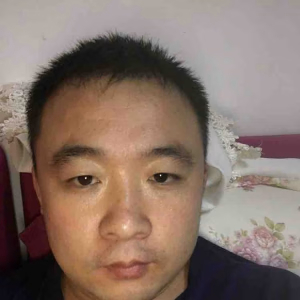 范群龙