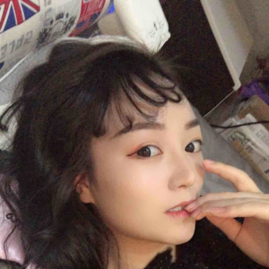 伊伊^
